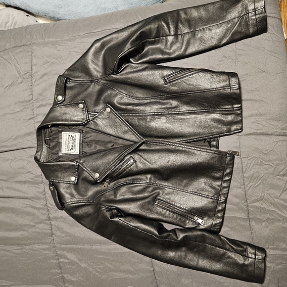 Levi's Women's Classic Faux Leather Asymmetrical Moto Jacket - Picture 11 of 16